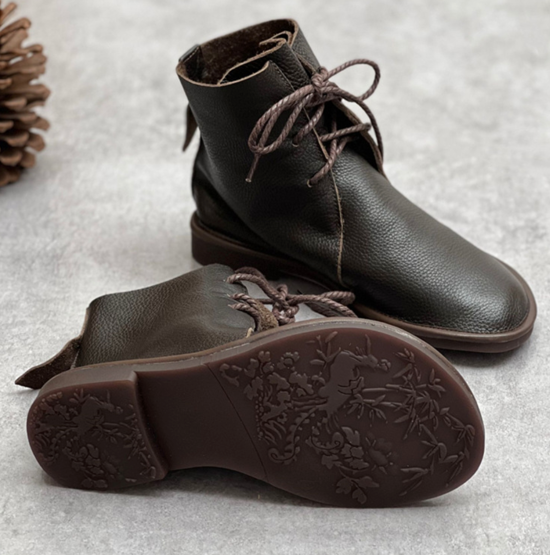 Vintage leather Martin boots with round toe and versatile British style short boots for women