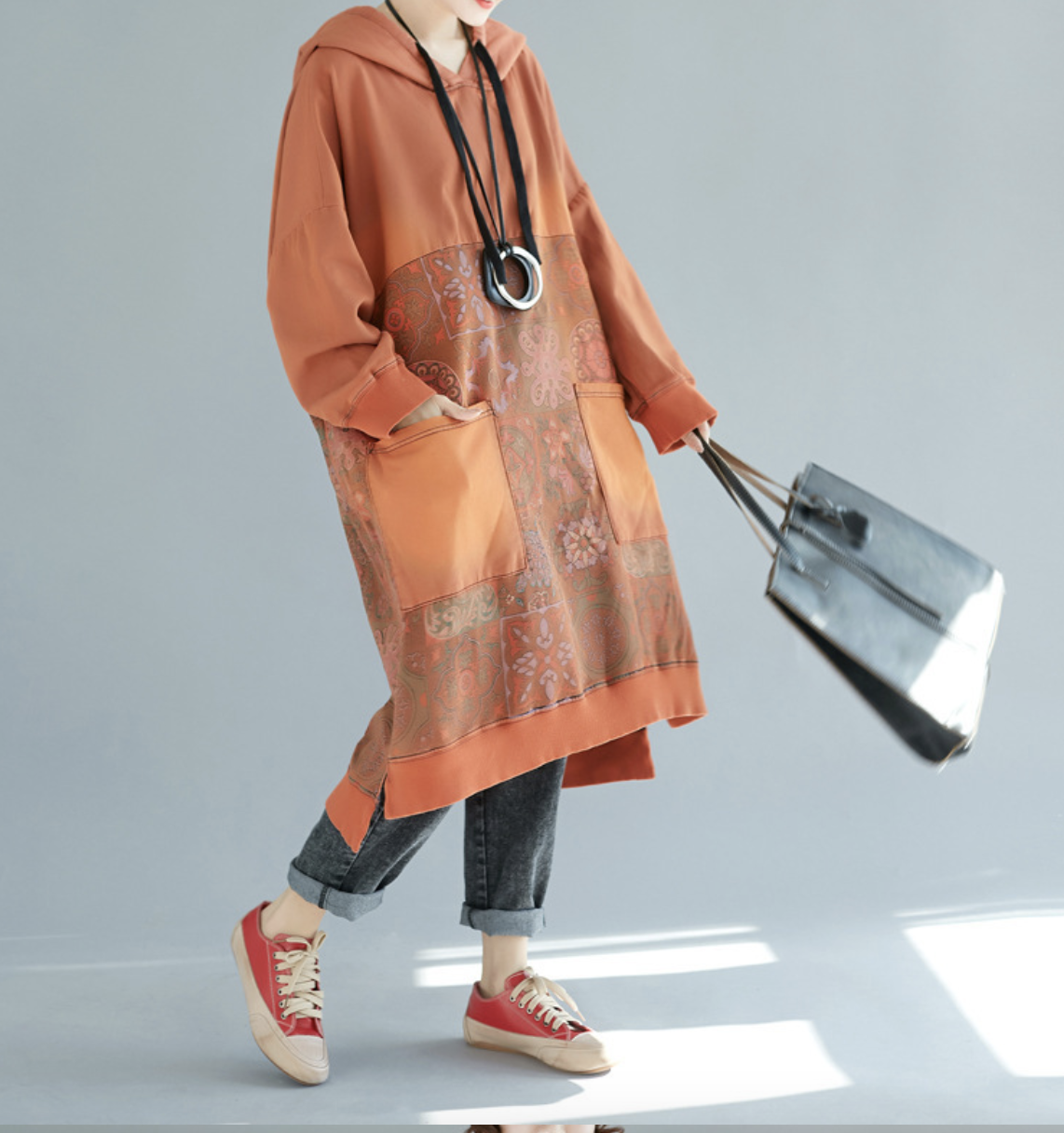 Printed medium to long hooded sweatshirt, oversized washed and worn casual dress